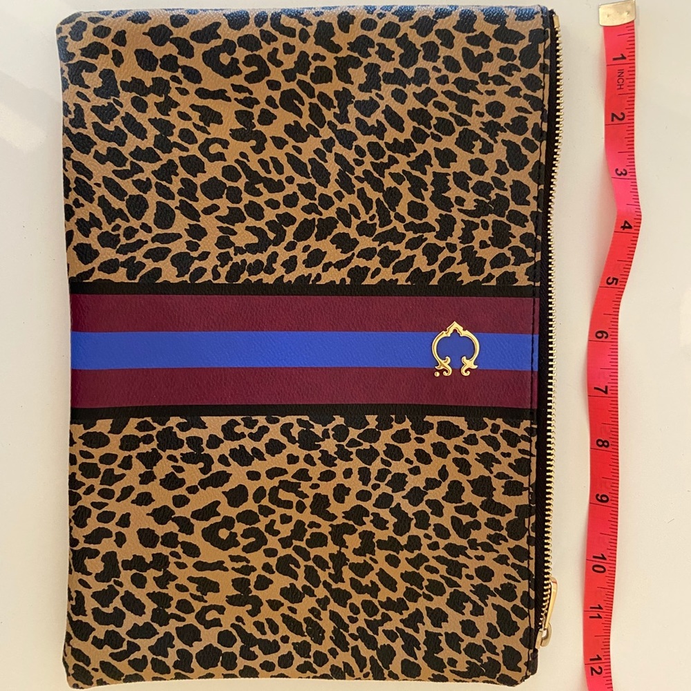 C wonder coated zip pouch like new condition